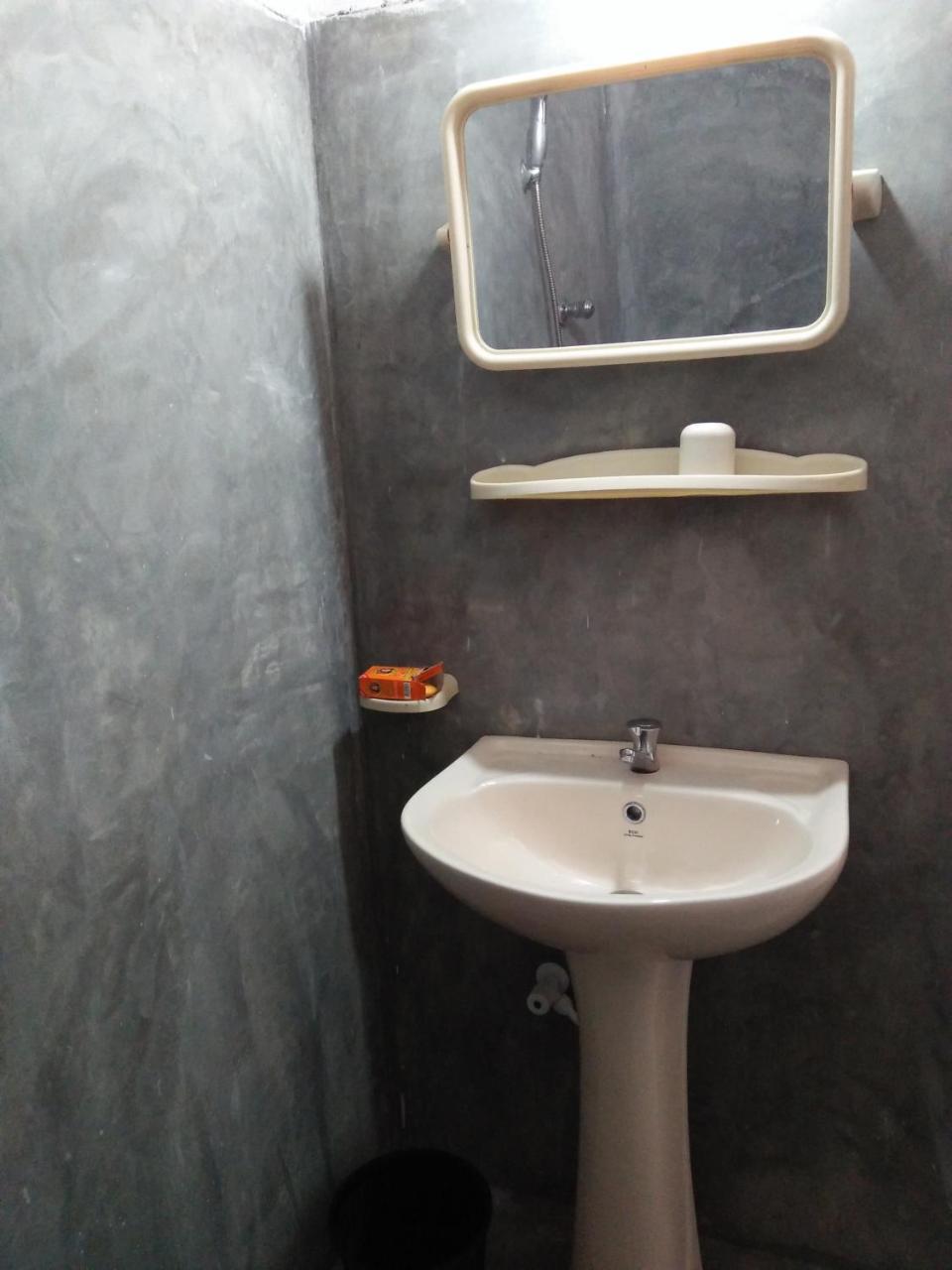 Helena Hostel Dikwella Eksteriør bilde