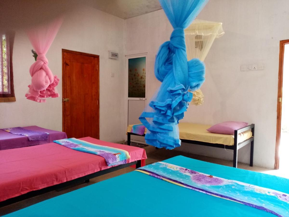 Helena Hostel Dikwella Eksteriør bilde
